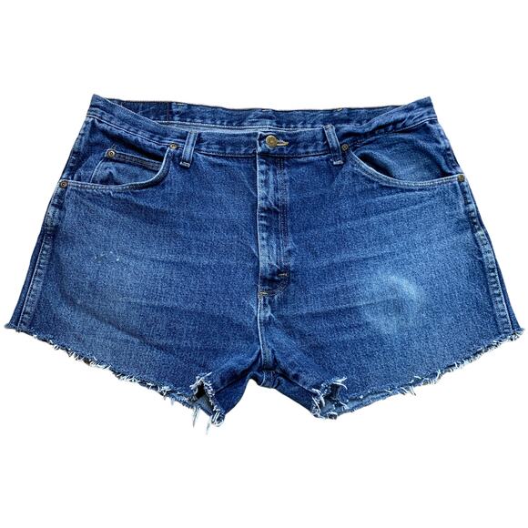 Wrangler Distressed Cutoff Denim Jean Shorts Size 38 Plus - Picture 1 of 5